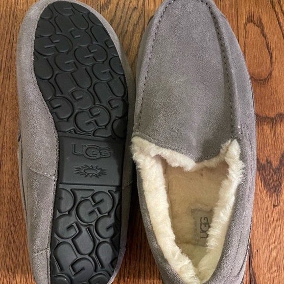 UGG Men\'s Size 12 Charcoal Suede Loafers main image 10